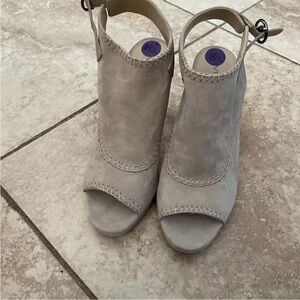 New 8.5 Via Spiga Peep Toe Heels